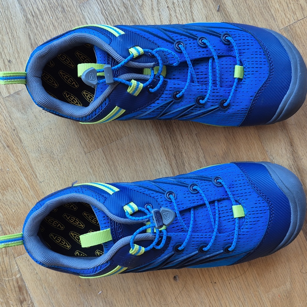 Big kid 7, brand new, KEEN Chandler CNX Comfortable Sneakers